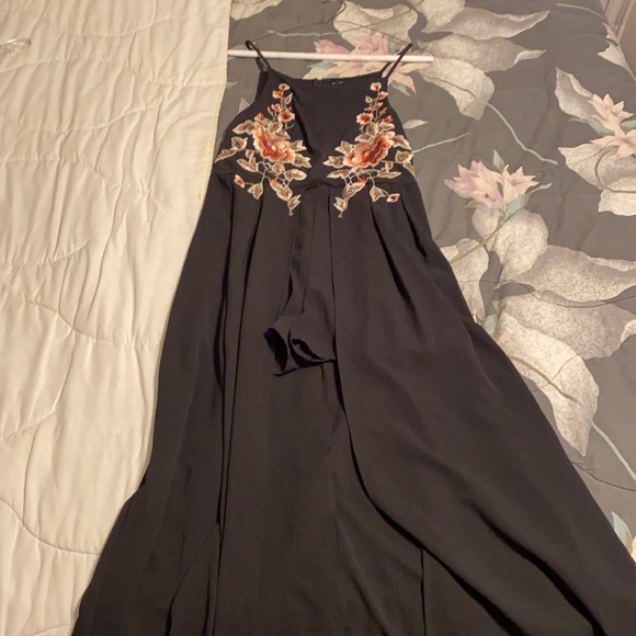 Black Romper with flowing bottom - Picture 2 of 3